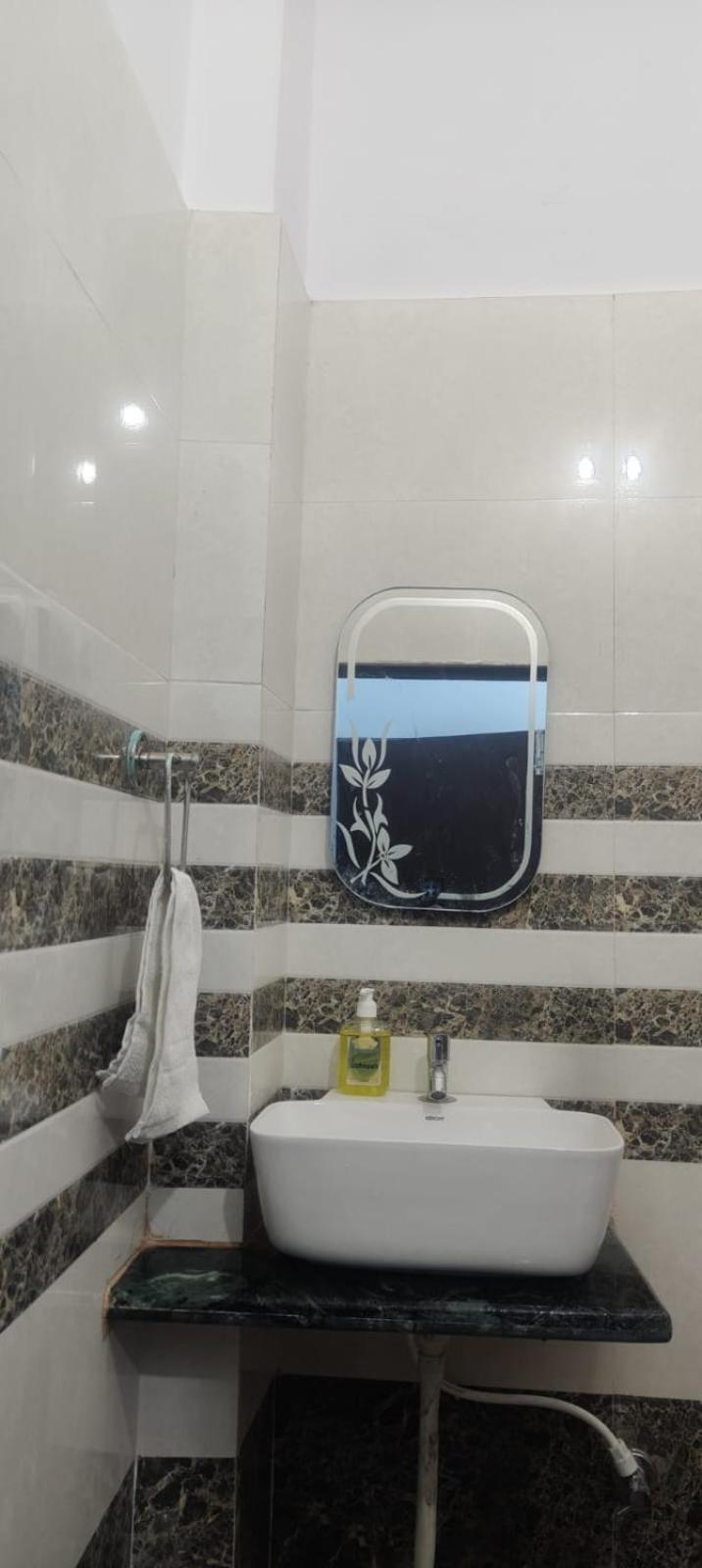 Jpm Guest House พาราณสี ภายนอก รูปภาพ